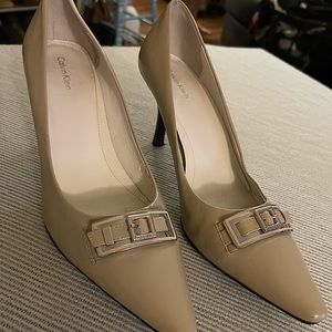 Calvin Klein ‘Debbie’ pumps US size 9.5